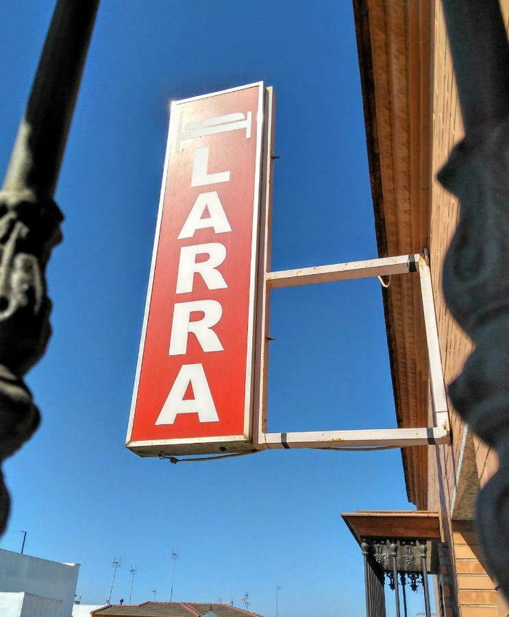Pension Larra Mairena De Alcor Ngoại thất bức ảnh